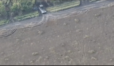 Russian Soldiers abandoning Russian Tank in Zaporizhzhia after being hit