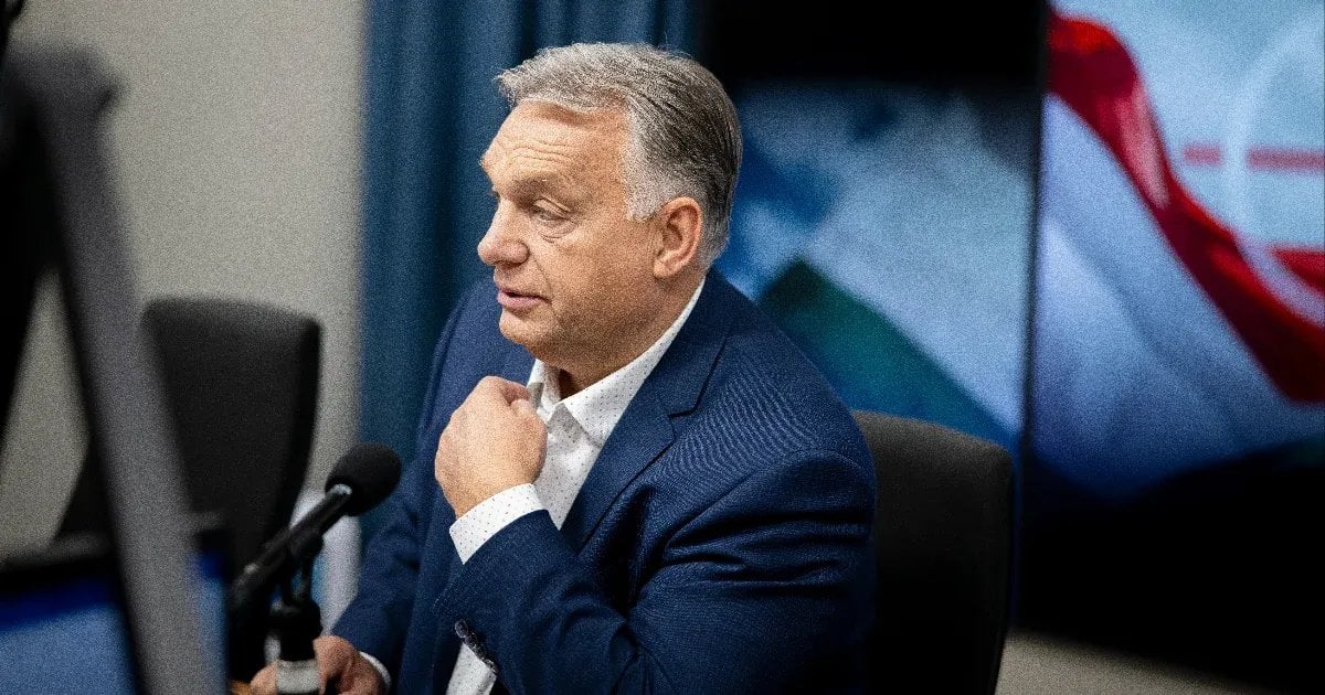 Orbán Viktor a grúz kormánypárt vitatott győzelme után, egy ellenzéki tüntetés alatt utazik Grúziába