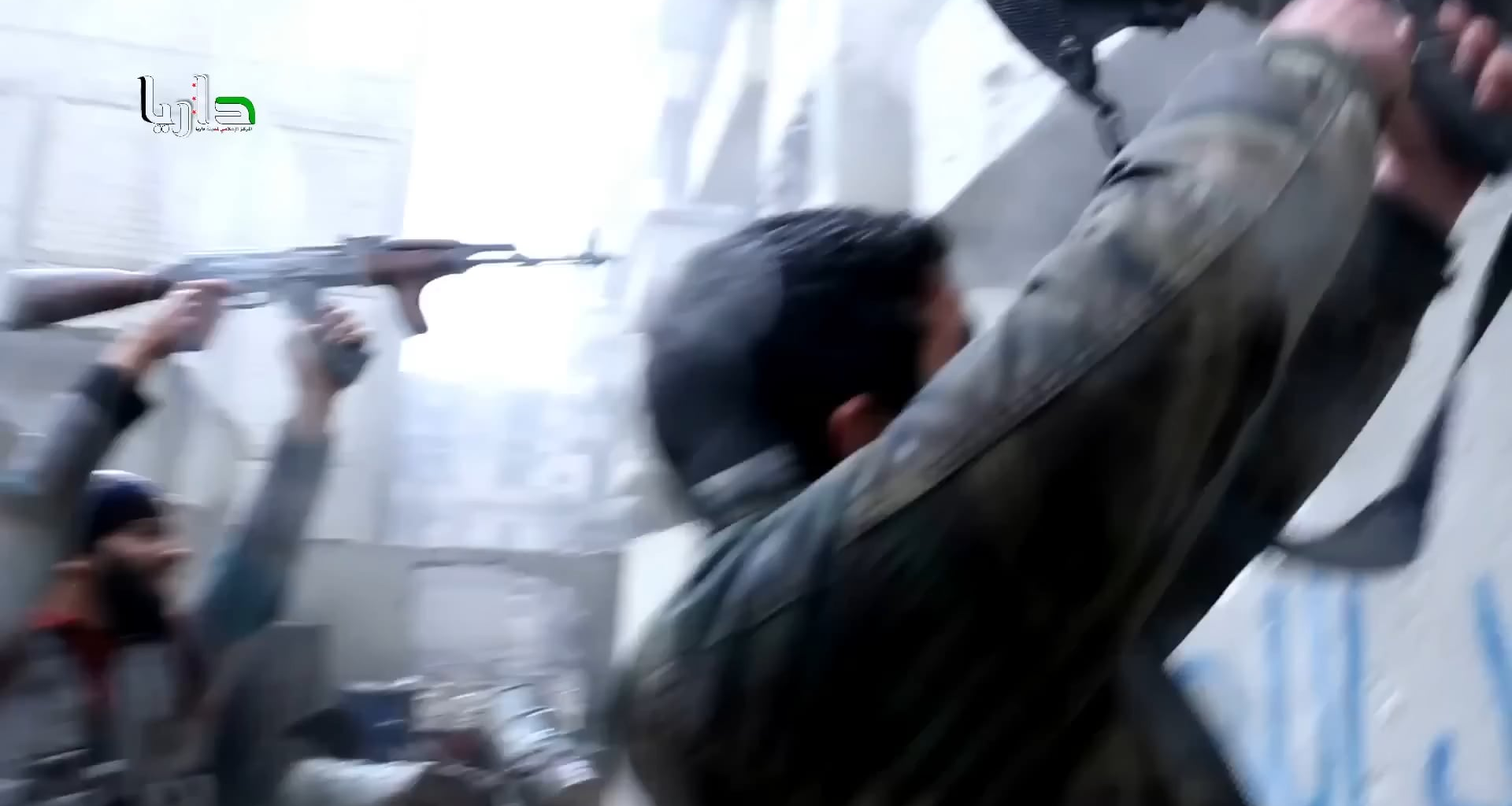 FSA fighters suppress blindly over the wall while others assault up a ladder - Daraya - 12/11/2014