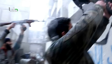 FSA fighters suppress blindly over the wall while others assault up a ladder - Daraya - 12/11/2014