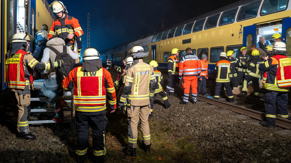 Wie es zu dem Schaden an der Oberleitung kam, ist derzeit noch unklar