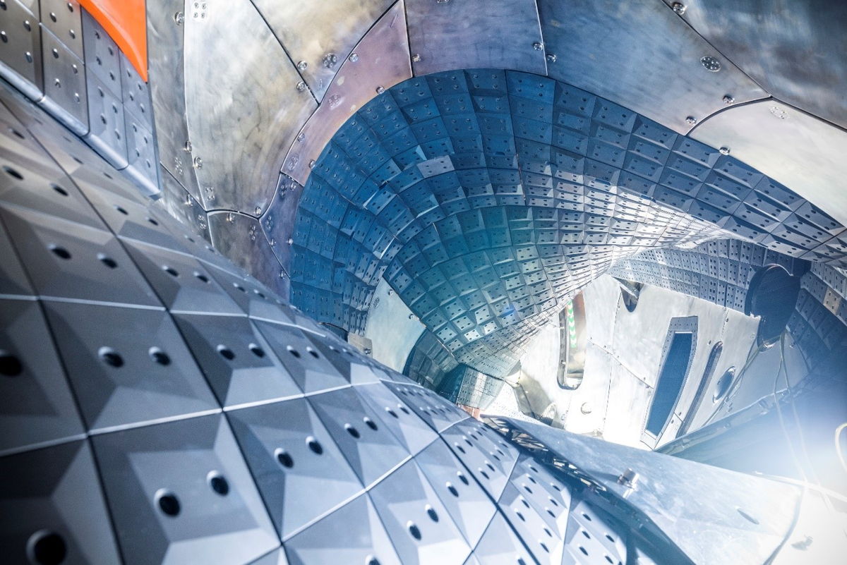 View into the plasma vessel of Wendelstein 7 - X (November 2021) ©MPI for Plasma Physics, Jan Michael Hosan