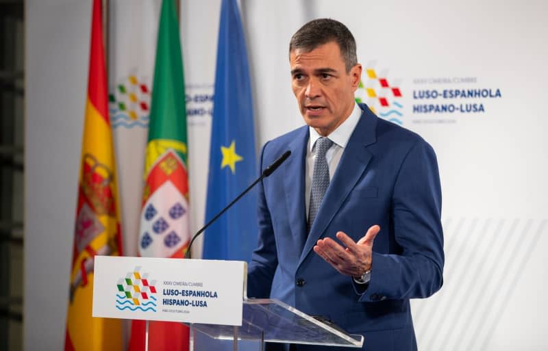 Spanish Prime Minister Pedro Sanchez speaks during the 35th Spanish-Portuguese Summit. Alberto Díaz/EUROPA PRESS/dpa