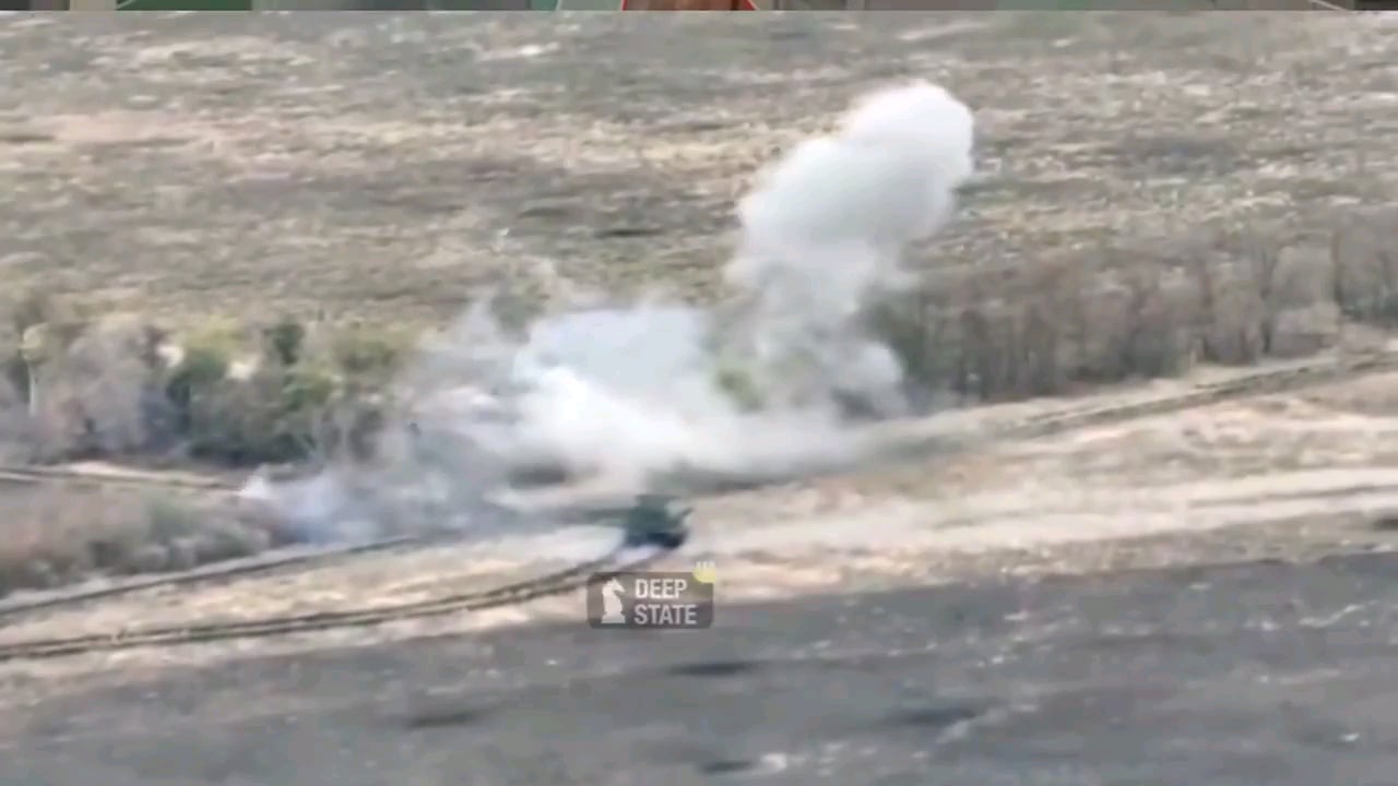 Ukrainian T-64 shoots MT-LB point blank