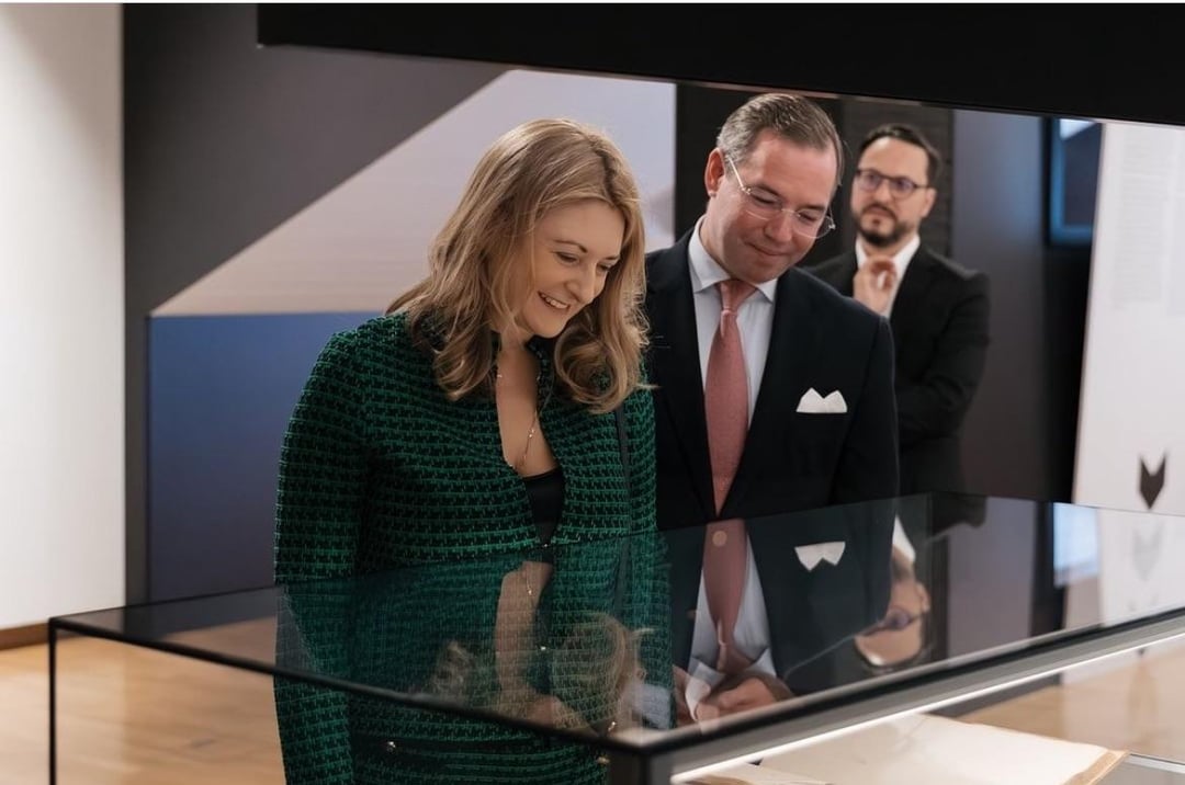 Hereditary Grand Duke Guillaume and Hereditary Grand Duchess Stephanie explored the exhibition 'Ars Heraldica – The World of Coat of Arms' at the National Library (BnL) in Kirchberg