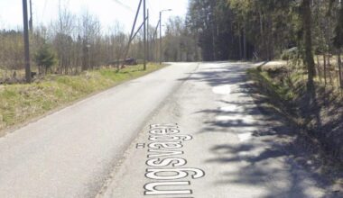 Concering the roadside parking on a country road,if there is no soild line in the center