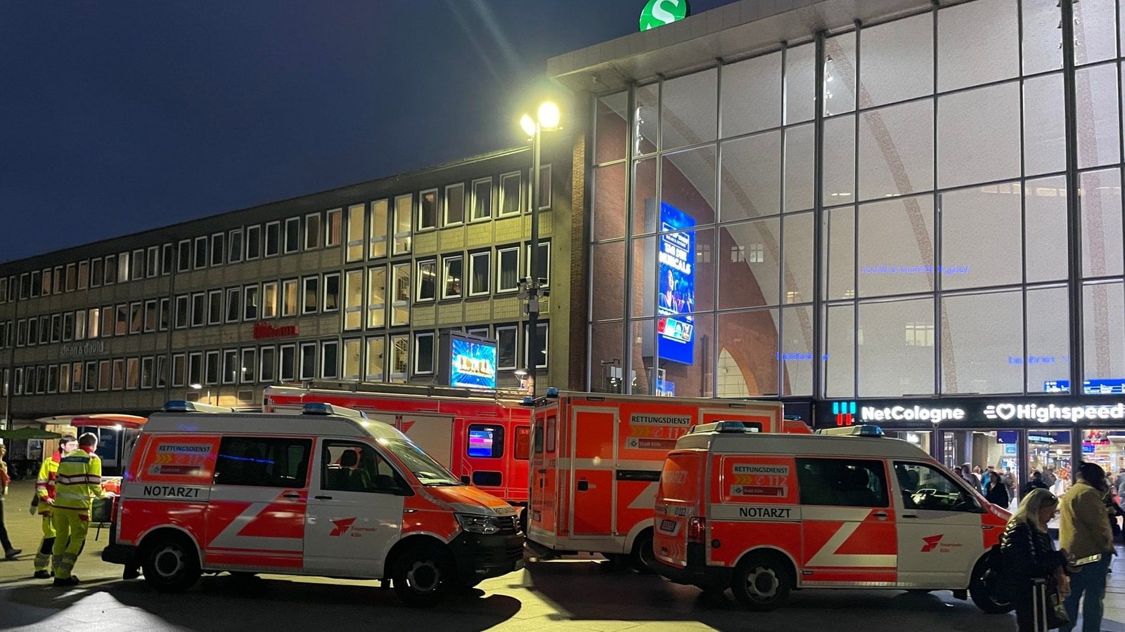 Kölner Bahnhof: Mann wird angerempelt und von ICE überrollt