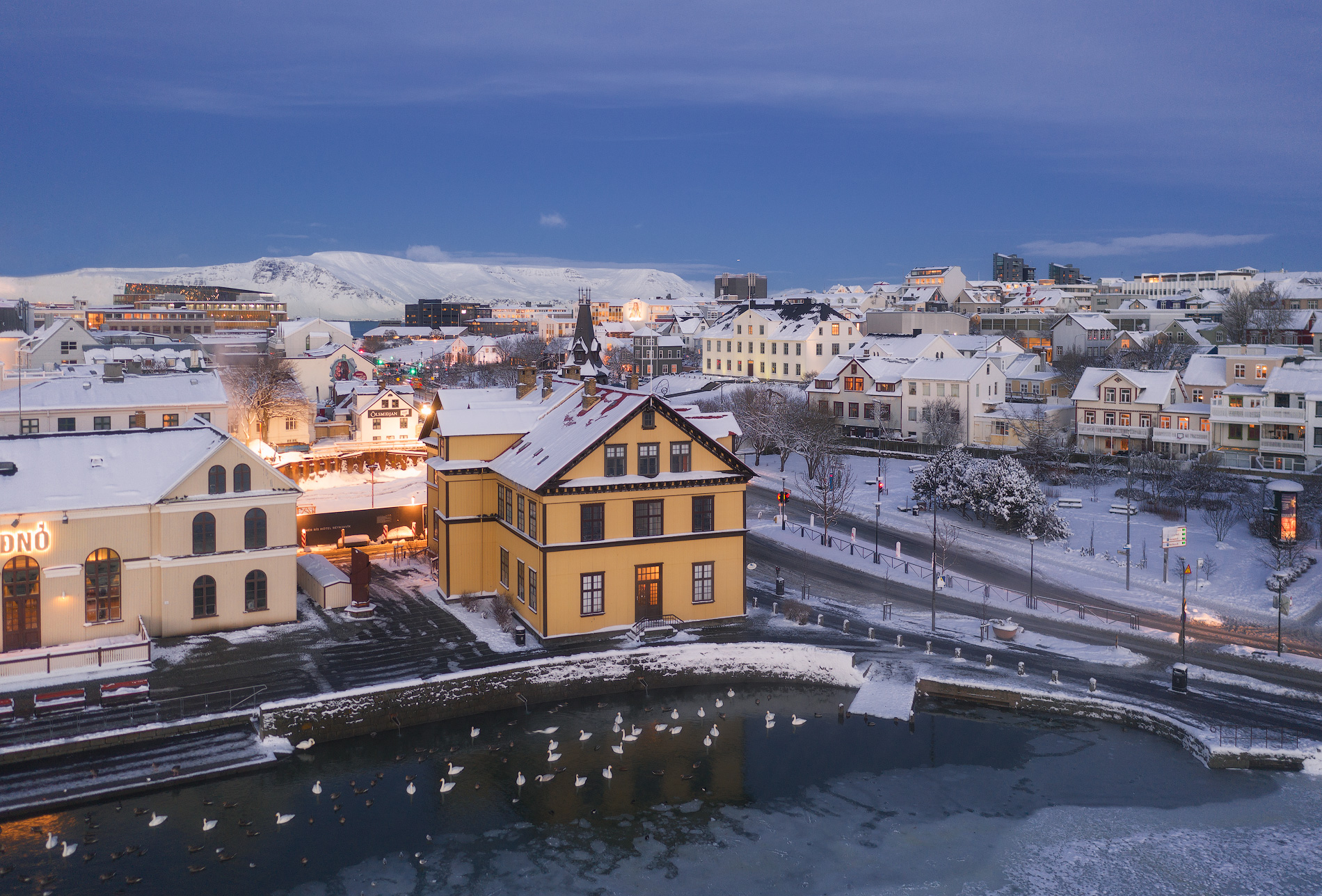 Snow, ice and slur is not unusual in Iceland in January