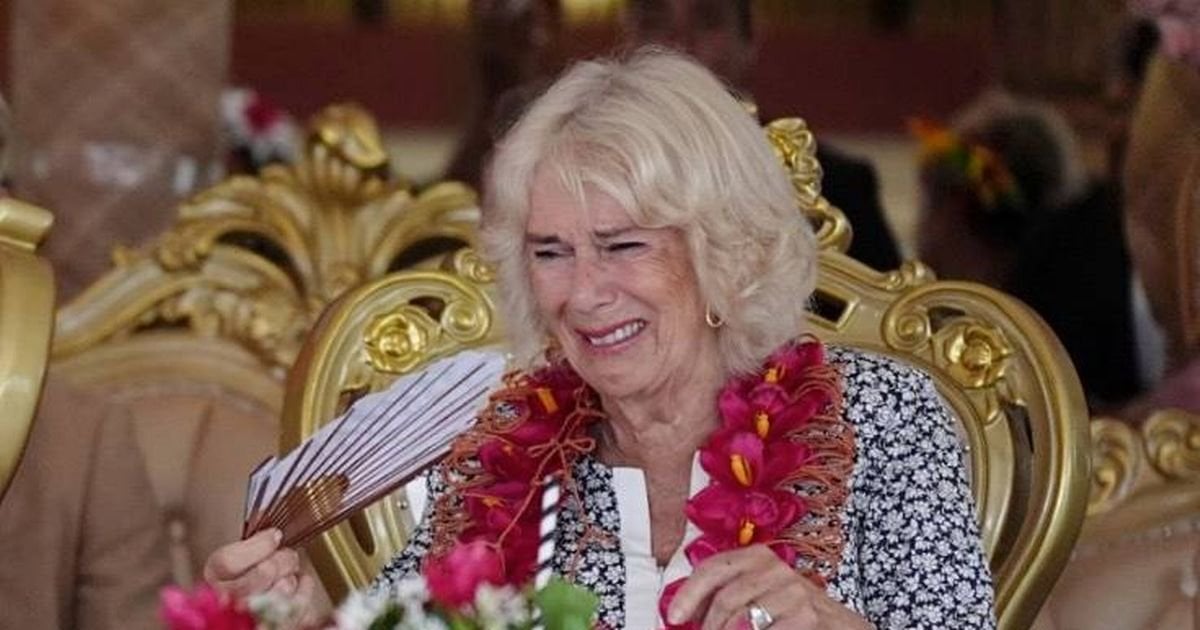 Camilla laughing at Samoa dancers