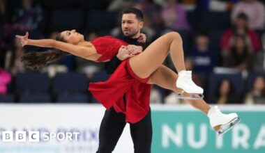 Lewis Gibson lifts up Lilah Fear during their performance