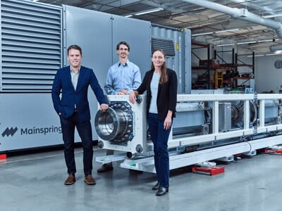 Mainspring Energy co-founders, CCO Adam Simpson, CTO Matt Svrcek, and CEO Shannon Miller, with a Mainspring Linear Generator.