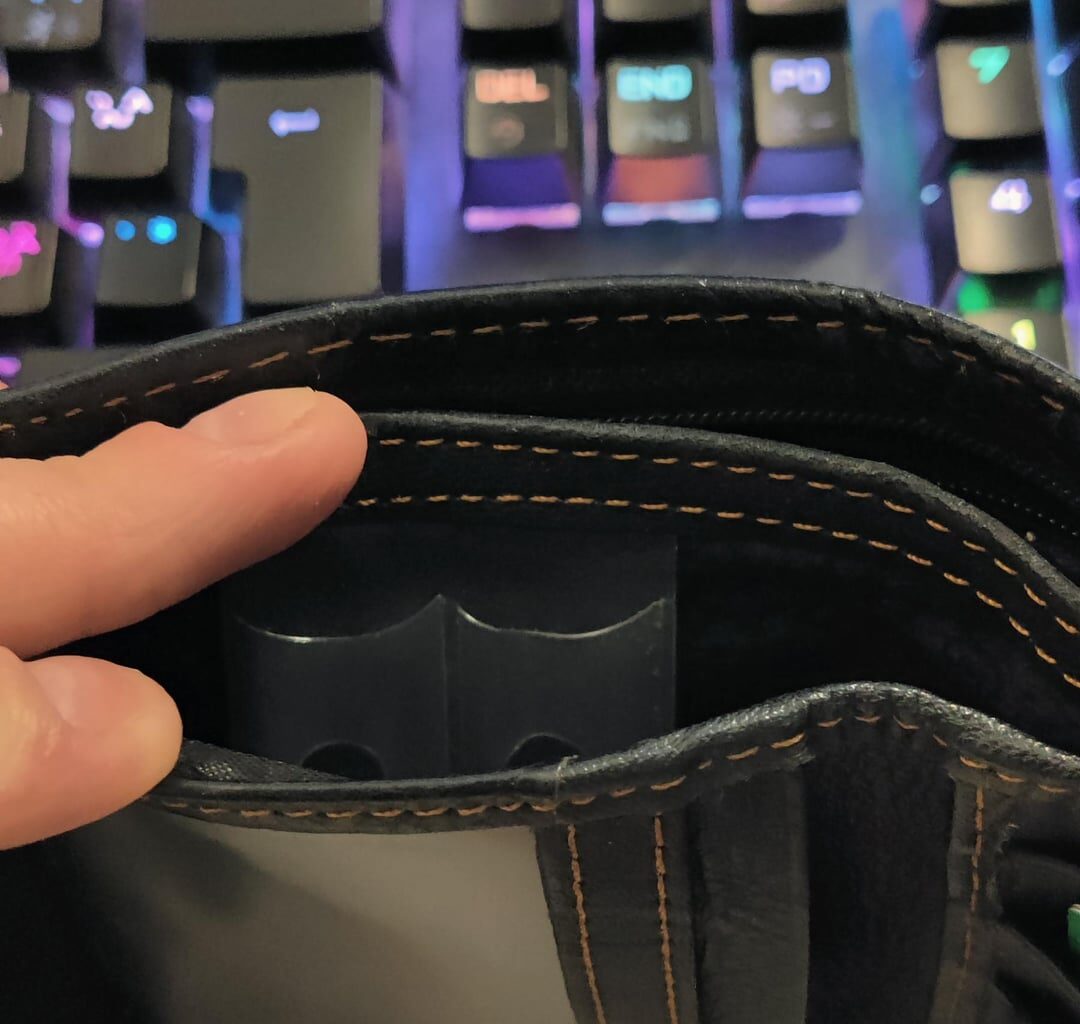 What is this small pocket for in my wallet