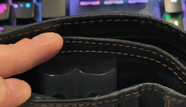 What is this small pocket for in my wallet