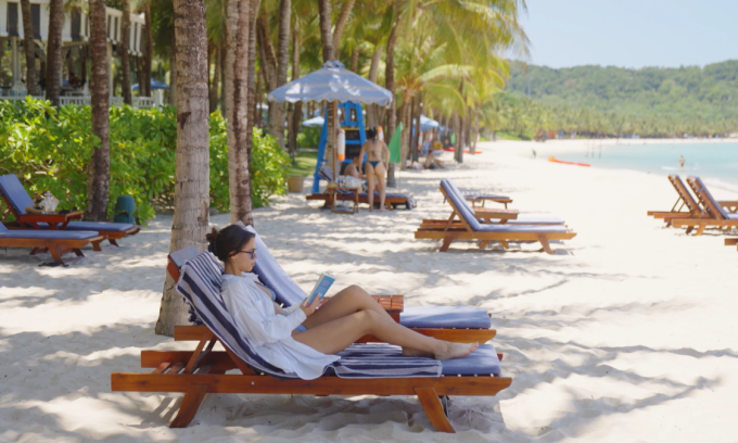 First chartered flight brings 400 tourists from Czech Republic to Vietnam's largest island