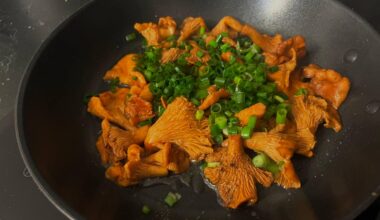 Fried chanterelle mushroom with green onions