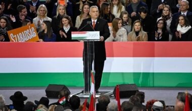 Orbán Viktor biztonságos terepet választott magának október 23-ra, az utcát átengedte Magyar Péternek