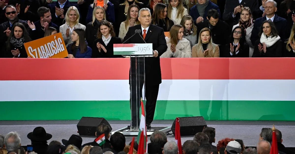 Orbán Viktor biztonságos terepet választott magának október 23-ra, az utcát átengedte Magyar Péternek