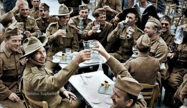 Greek and Australian soldiers together, 1941