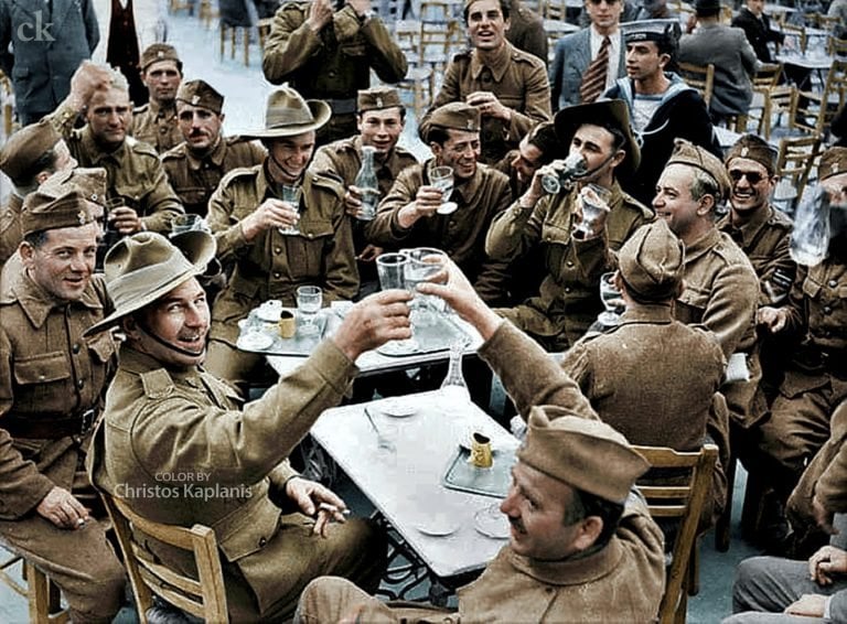 Greek and Australian soldiers together, 1941