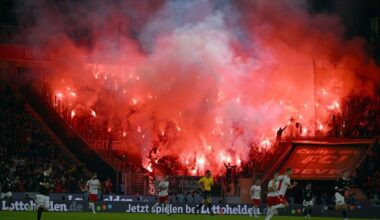 Köln: Polnische Hooligans hielten FC-Mitarbeiter Messer an den Hals. Neue Details zum Polizeieinsatz am Dom liegen vor. Die polnischen Anhänger sollen sich gewalttätig und ausländerfeindlich verhalten haben.