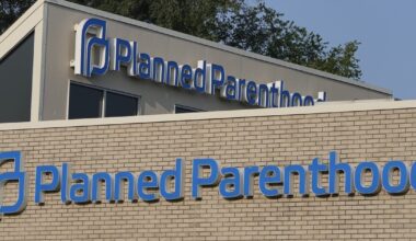 Vance says a future Trump administration would defund Planned Parenthood