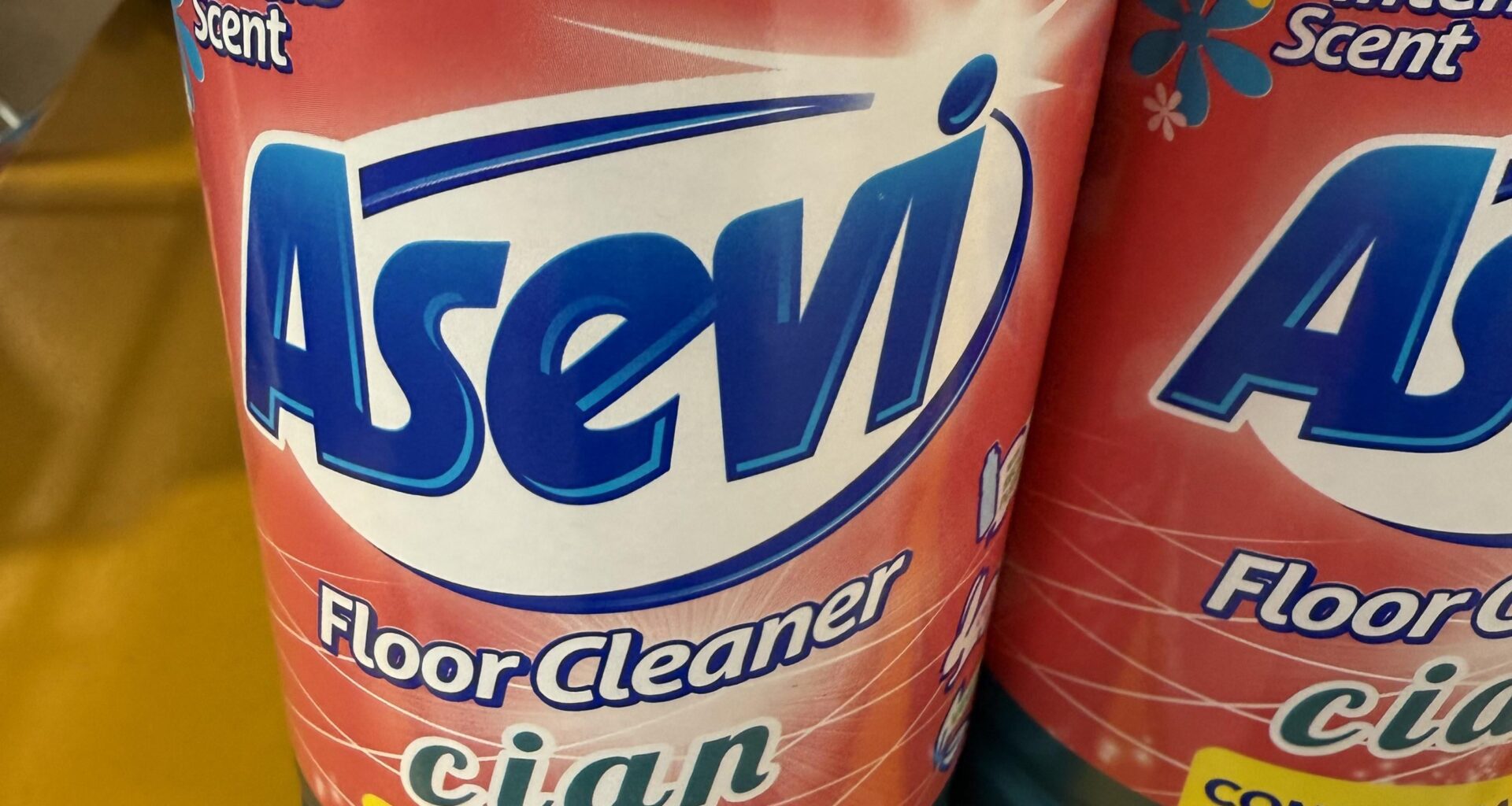 What does Cian flavoured floor cleaner smell like?