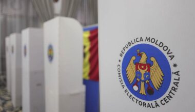 Moldova's pro-EU authorities survive constitutional referendum