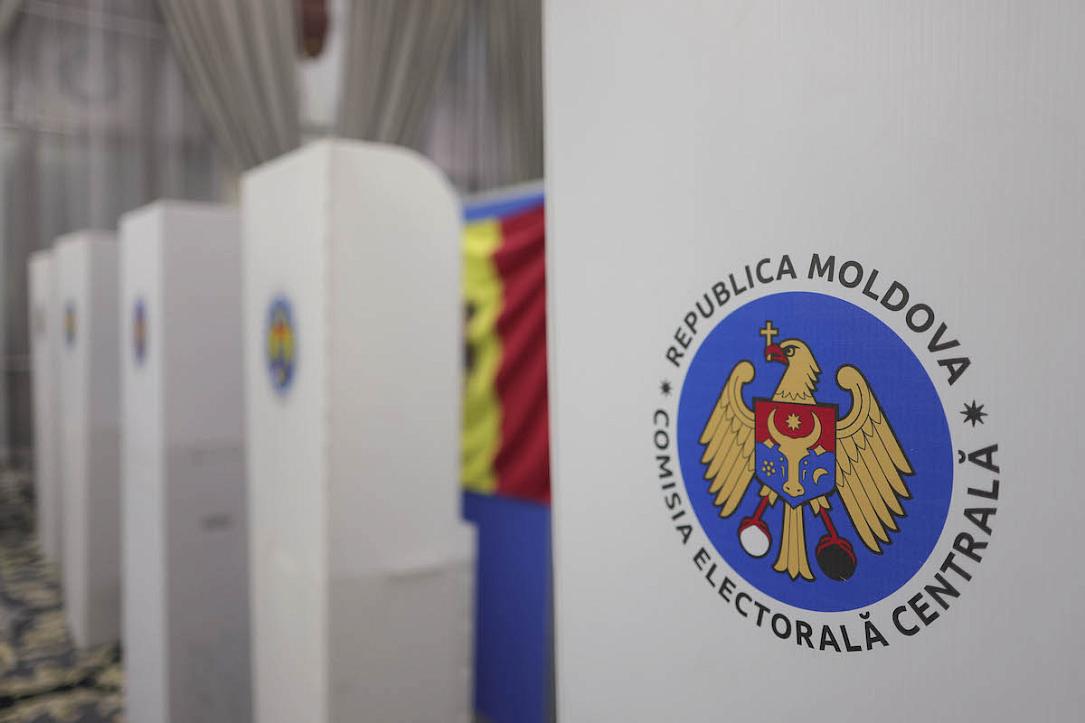 Moldova's pro-EU authorities survive constitutional referendum