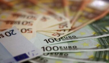 Greece auctions T-bills at lower interest rate