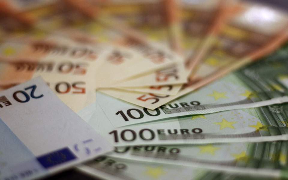 Greece auctions T-bills at lower interest rate