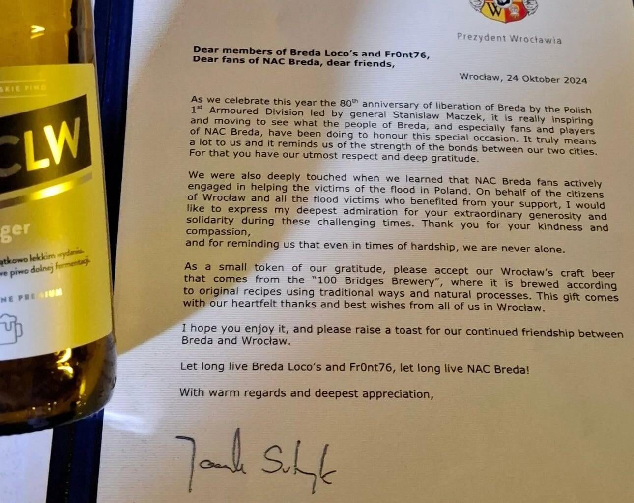 Wroclaw donates local beers to the NAC Breda supporters that helped in the making of the big “Pamiętamy” banner