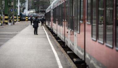 Lejárt a mozdonyvezető munkaideje, úgyhogy félúton megállította a vonatot, és kiszállt