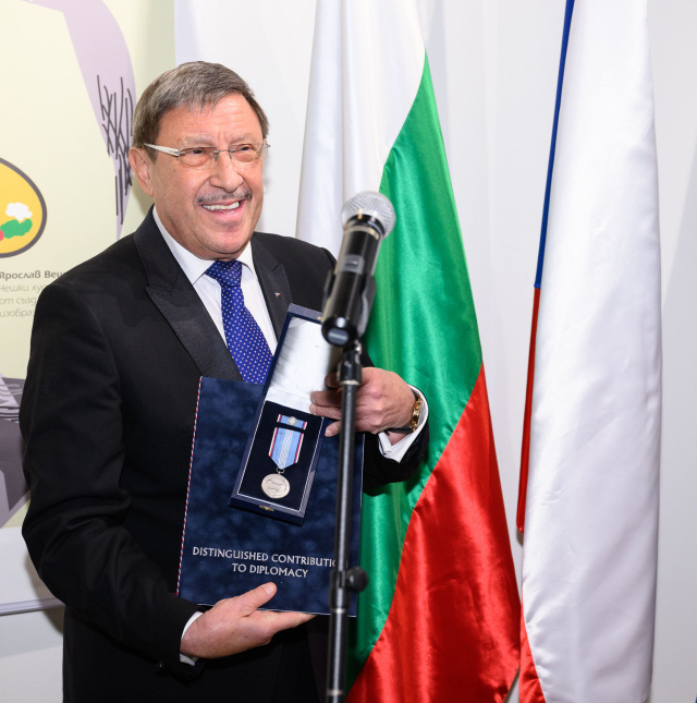 Bulgaria: The Czech Republic Awards Maxim Behar with a Medal for Diplomatic Activity