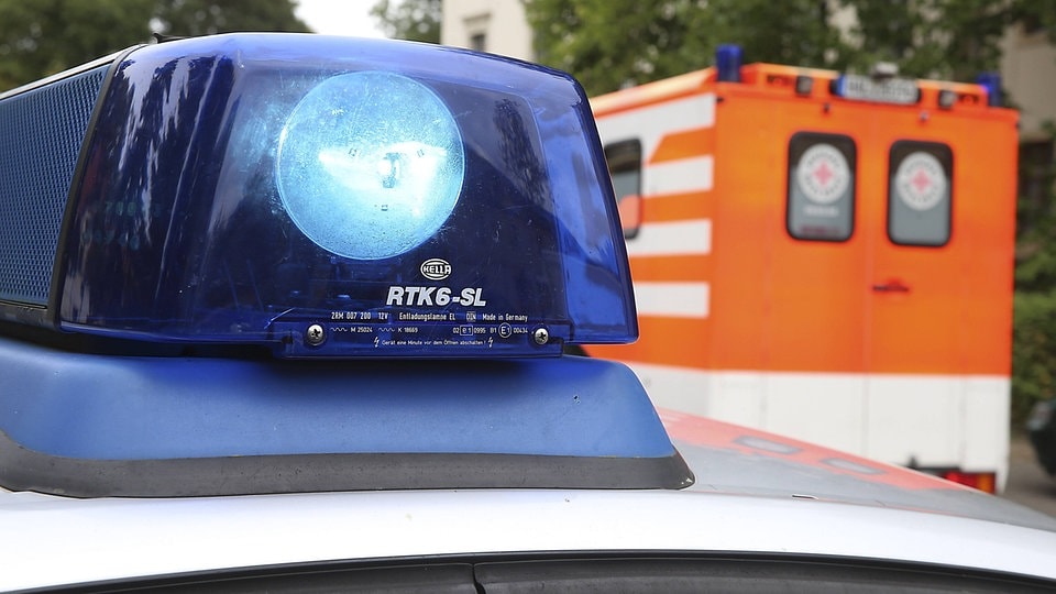 Thüringen: Fußgängerin stirbt bei Unfall - Polizei sucht Zeugen