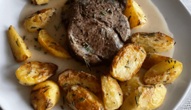 Helle Sauce mit Thymian und Salbei | Rosmarinkartoffeln | Filet