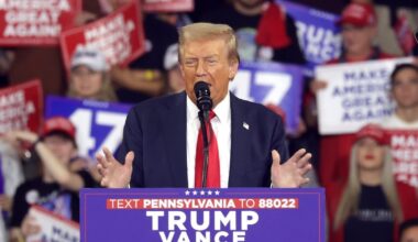 Trump Exposed for Having More Fake Fans at His Rally