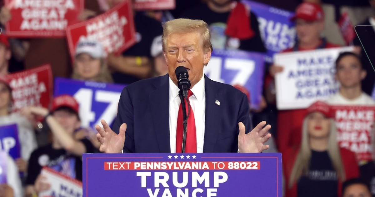 Trump Exposed for Having More Fake Fans at His Rally