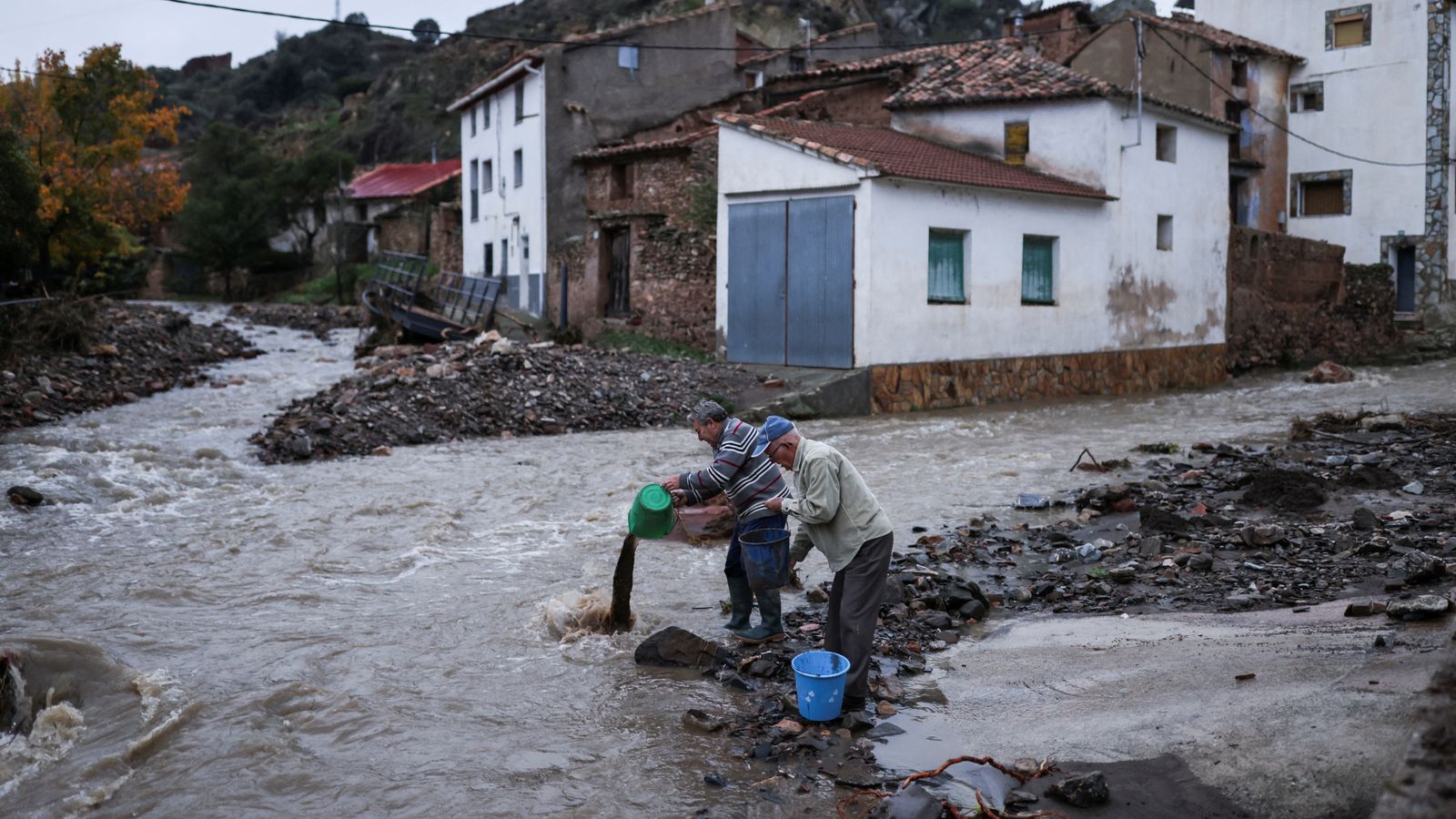 Worst floods in Spain's memory hit 'like a tsunami' | World News