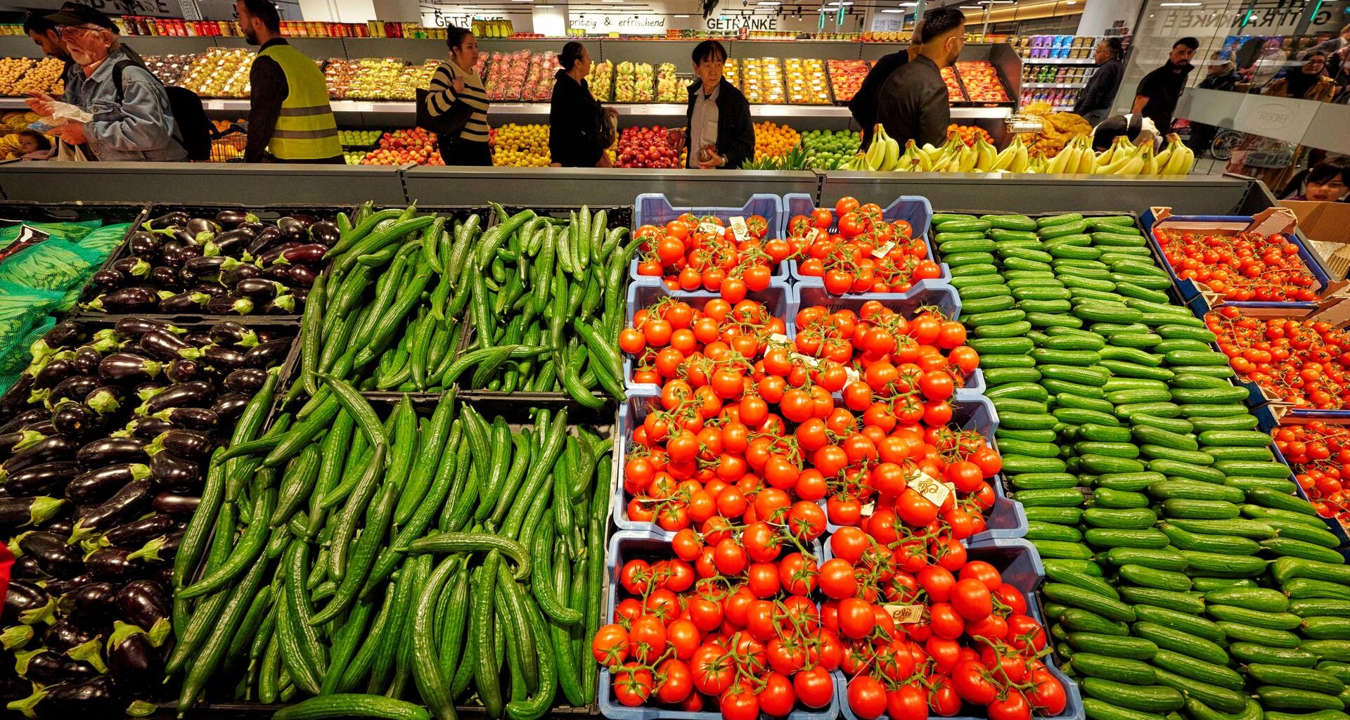 Die Gemüseabteilung eines Supermarkts in Essen