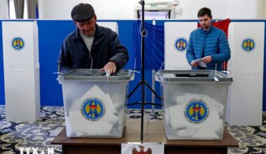 Moldova voters narrowly approve referendum to join the EU