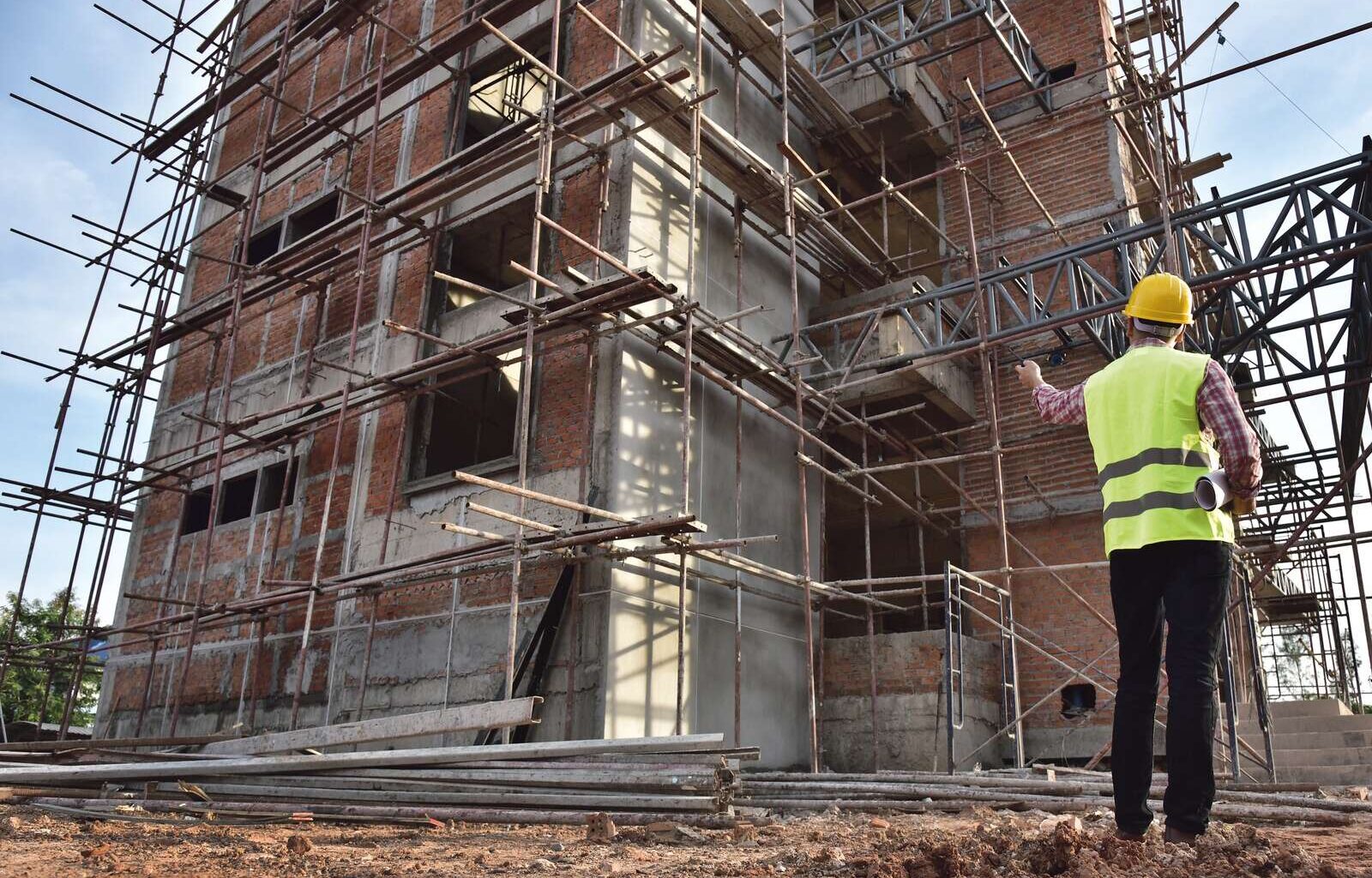 Ireland’s infrastructure gaps may require 80,000 new builders and €38 billion more from state