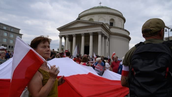 Poland tells Ukraine to exhume second world war victims even amid Russia’s invasion