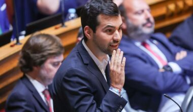 Deputado da IL defende venda de álcool nos estádios portugueses