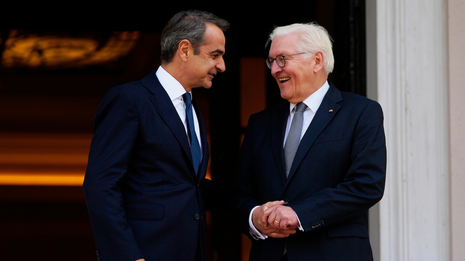 Greek leaders tell German president a WWII reparations claim is very much alive