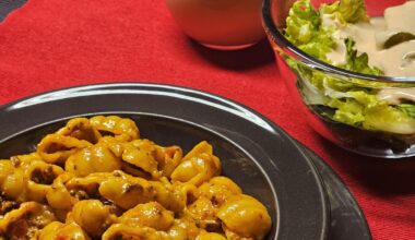 Pasta al ragú with a side salad