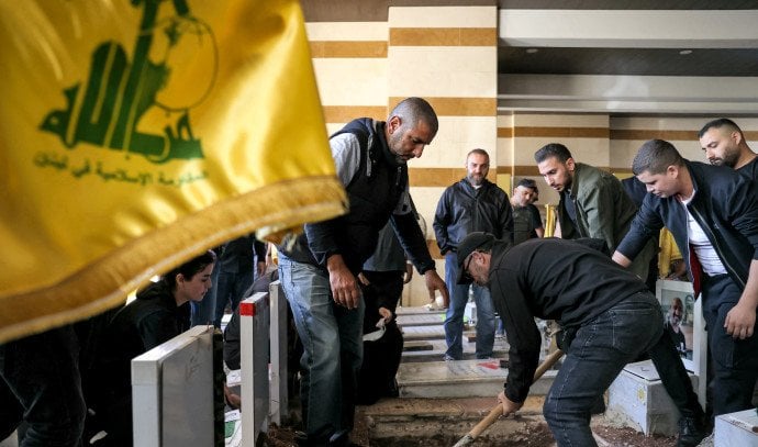 Hezbollah beginning to crack: Wave of desertions threatens Lebanese terror group - report