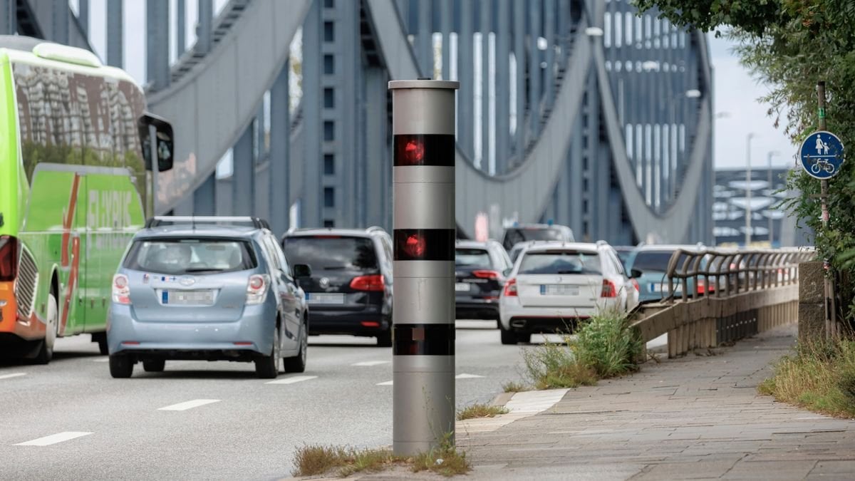 33,19 Millionen Euro durch Blitzer-Bußgelder - Hamburg auf Platz eins. In keiner deutschen Stadt gebe es mehr Blitzer als in Hamburg. Entsprechend hoch sind die Einnahmen. Die Hansestadt erhält erneut den »Goldenen Blitzer«-Preis.