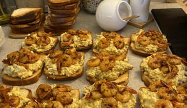 sandwich aux œufs et aux crevettes