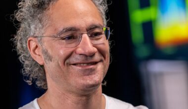 Palantir shares jump 23% to record on uplifting guidance