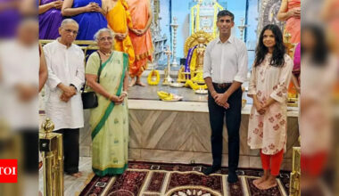 Watch: Former UK PM Rishi Sunak visits Raghavendra Swamy Mutt in Bengaluru with in-laws Narayana Murthy and Sudha Murty | Bengaluru News